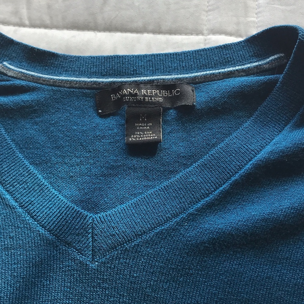 Banana Republic Men's Blue V-Neck Sweater